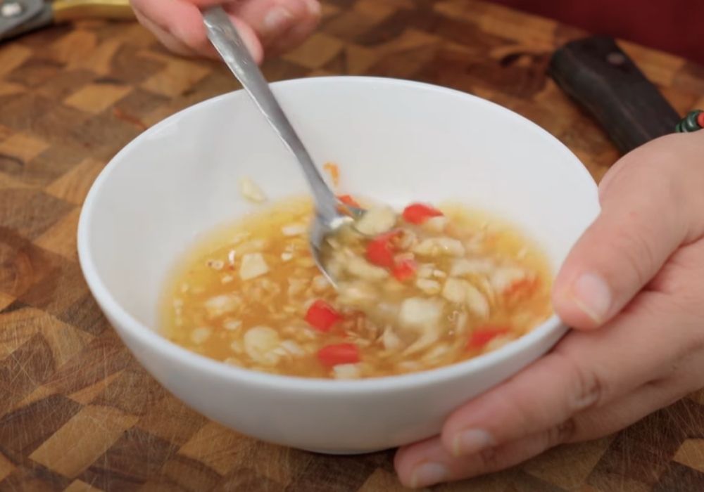 Bào sợi đu đủ xanh và cà rốt cho nộm khô bò chay